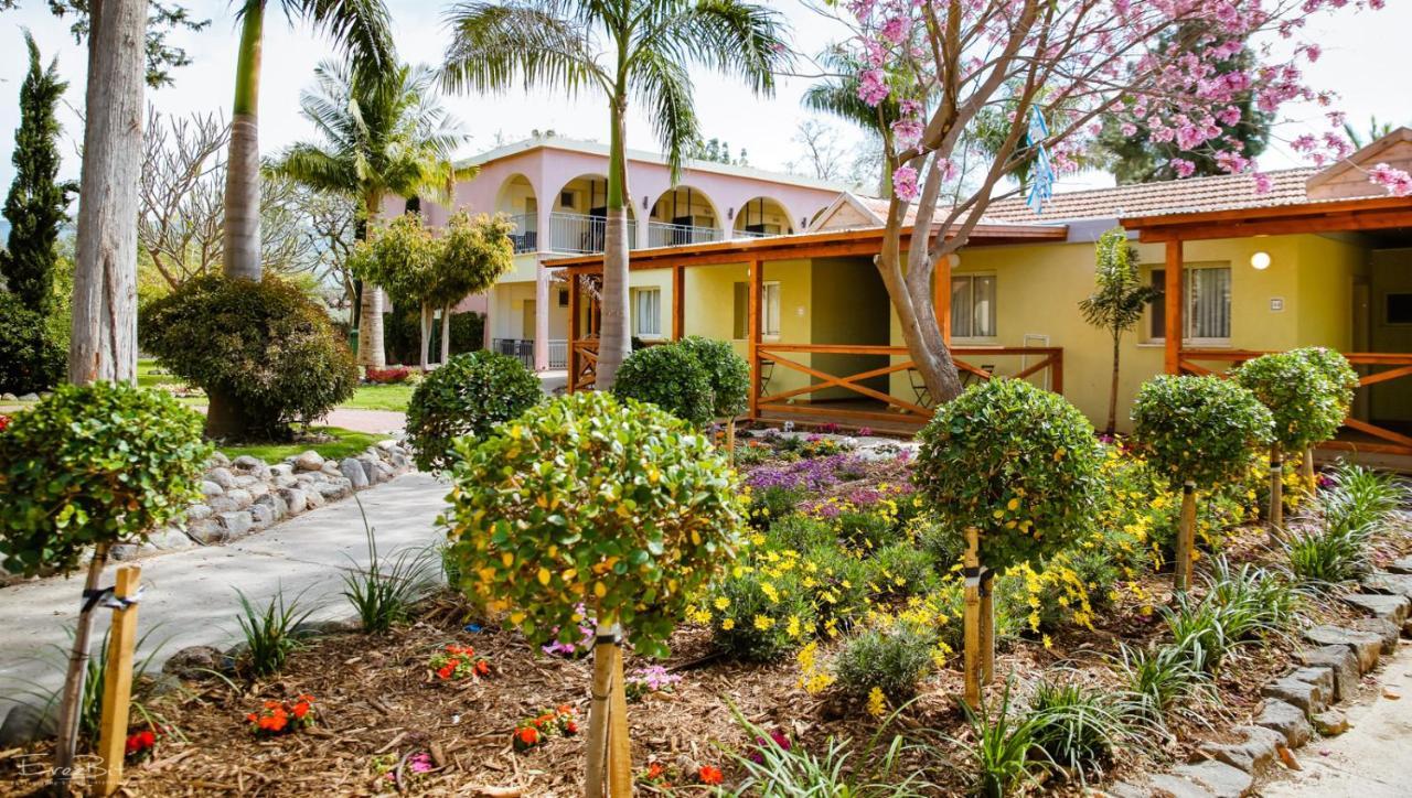 Shaar Hagolan Kibbutz Country Lodging ภายนอก รูปภาพ