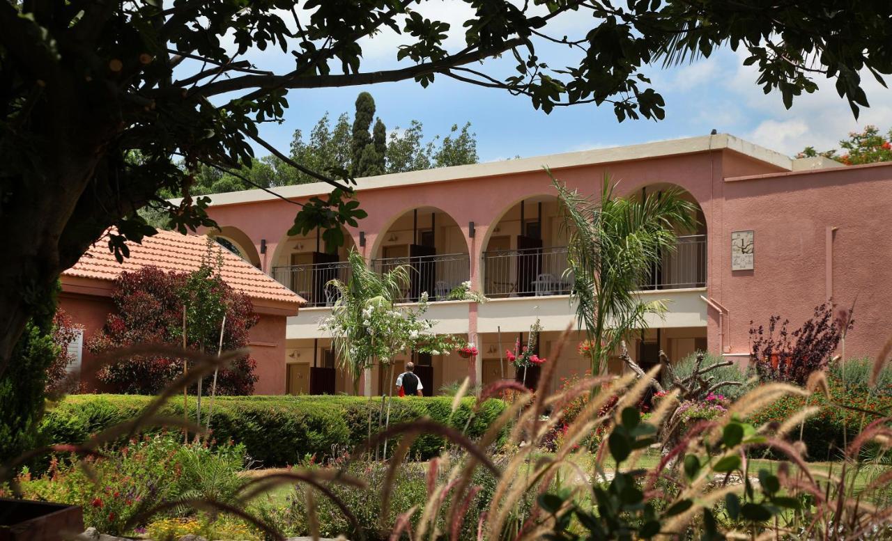 Shaar Hagolan Kibbutz Country Lodging ภายนอก รูปภาพ