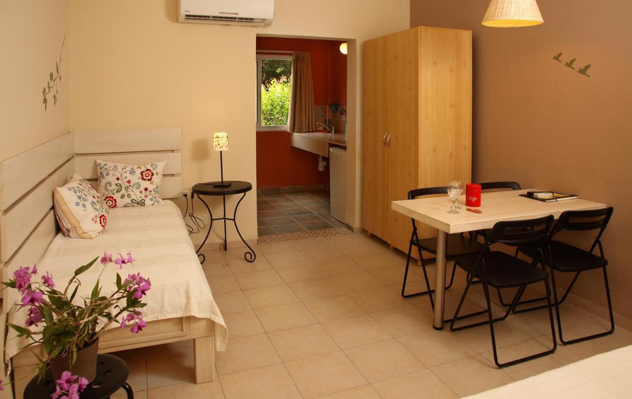 Shaar Hagolan Kibbutz Country Lodging ภายนอก รูปภาพ