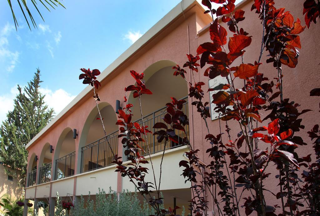 Shaar Hagolan Kibbutz Country Lodging ภายนอก รูปภาพ