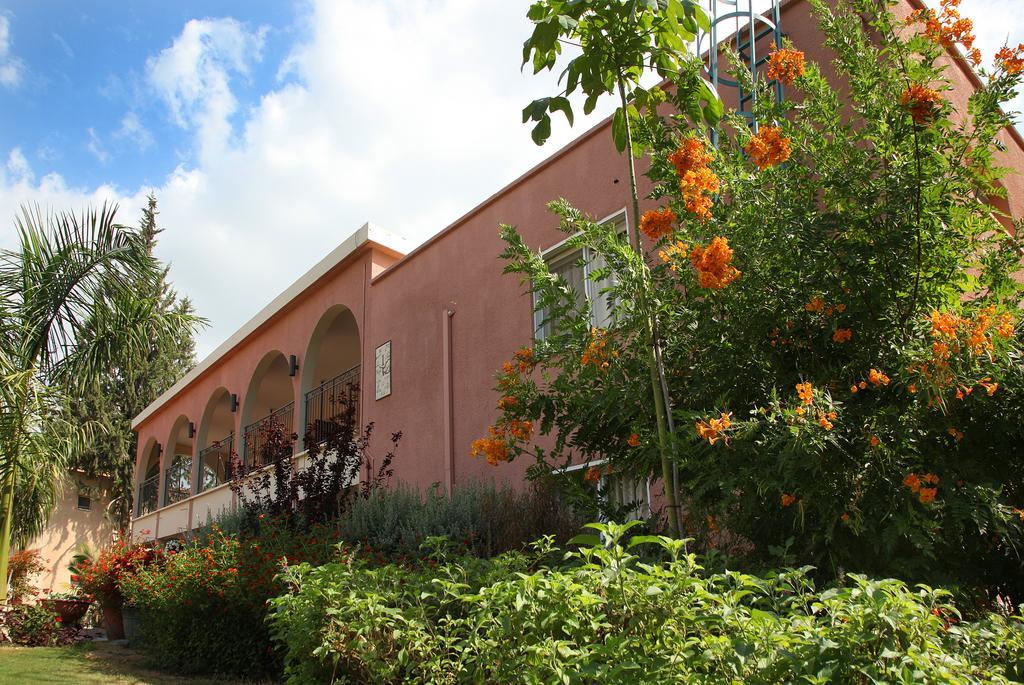 Shaar Hagolan Kibbutz Country Lodging ภายนอก รูปภาพ