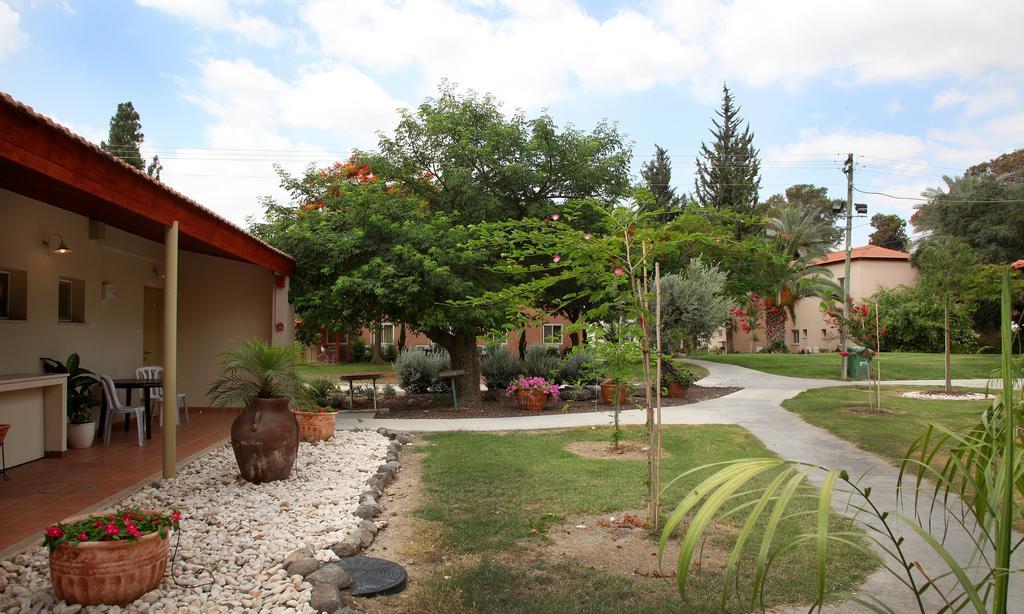 Shaar Hagolan Kibbutz Country Lodging ภายนอก รูปภาพ