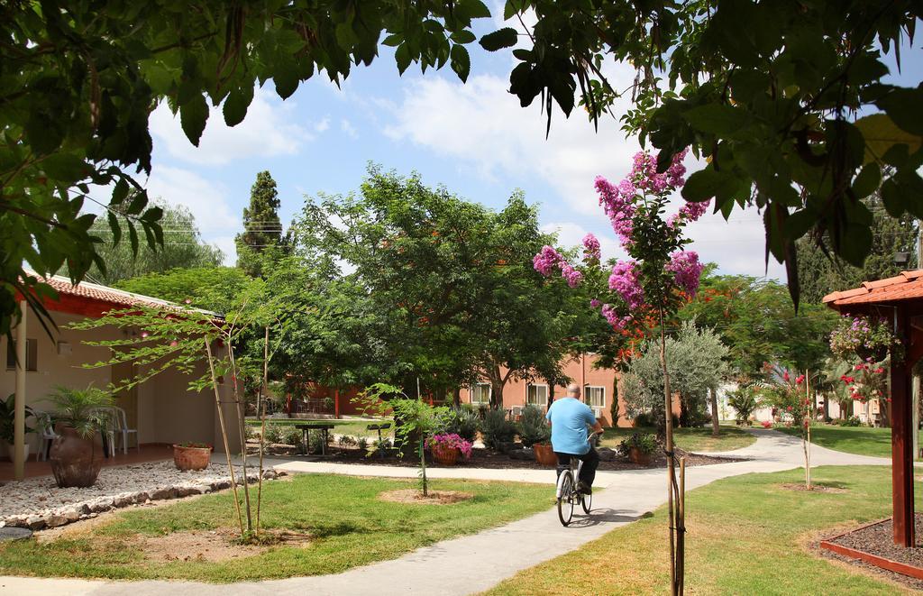 Shaar Hagolan Kibbutz Country Lodging ภายนอก รูปภาพ