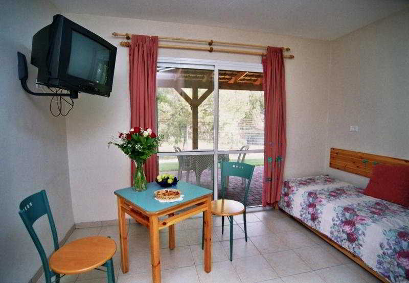 Shaar Hagolan Kibbutz Country Lodging ภายนอก รูปภาพ