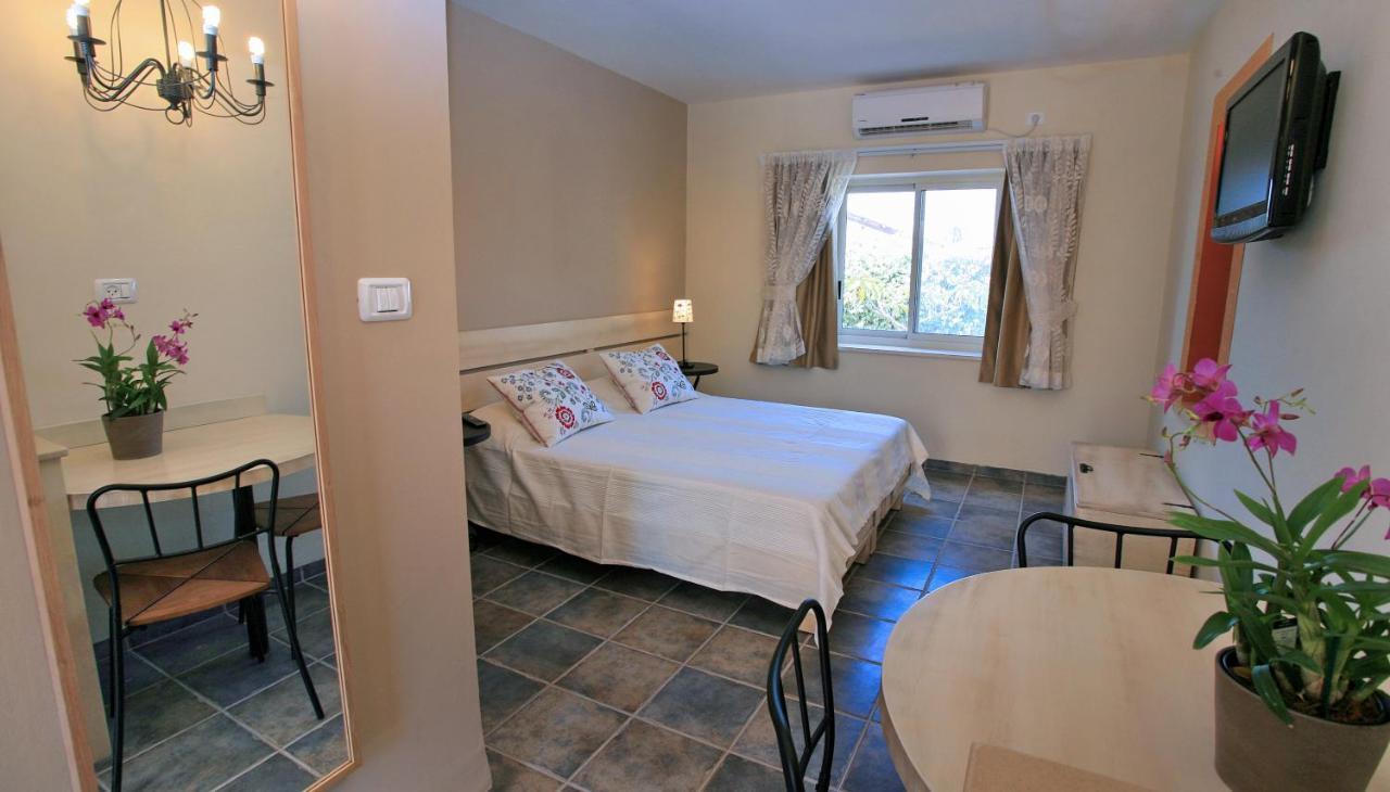 Shaar Hagolan Kibbutz Country Lodging ภายนอก รูปภาพ