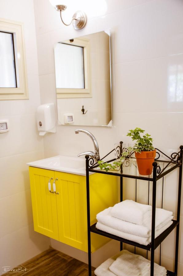 Shaar Hagolan Kibbutz Country Lodging ภายนอก รูปภาพ
